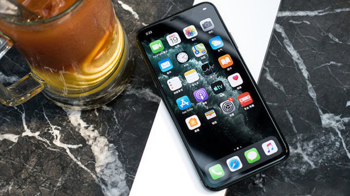 iPhone 11 Pro Max được trang bị màn hình OLED True Tone