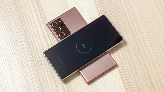 Tích hợp công nghệ sạc nhanh lên đến 45W