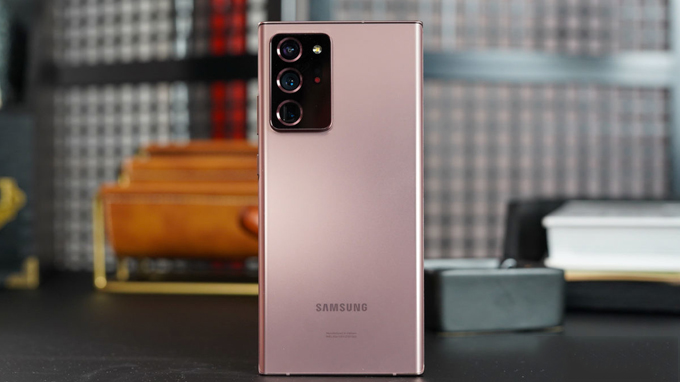 Galaxy Note 20 Ultra và iPhone 11 Pro Max đều mang đến ngoại hình vô cùng xuất sắc