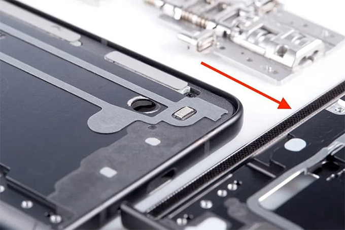 Bàn chải nilon trong bản lề Galaxy Z Fold 3