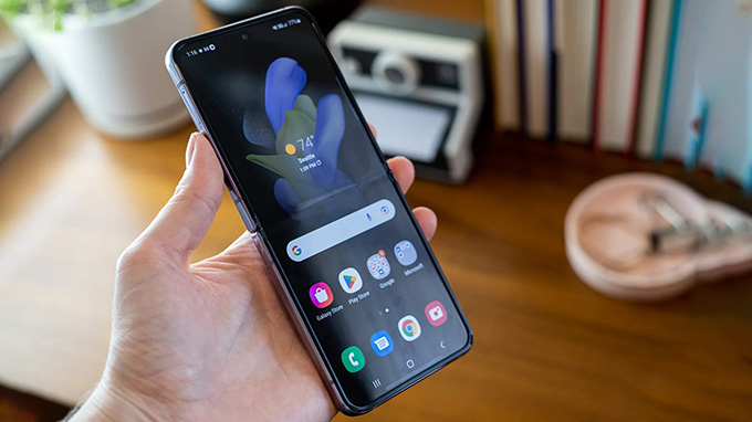 Đánh giá Samsung Galaxy Z Flip 4: Thiết kế giữ nguyên, cấu hình vượt trội, thời lượng pin cải thiện đáng kể