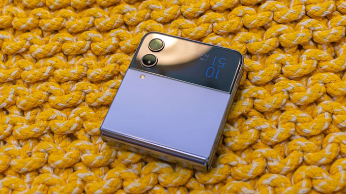 màn hình Galaxy Z Flip 4 được sử dụng tần số quét cao 120Hz 