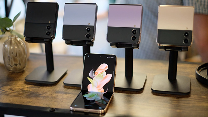 Galaxy Z Flip 4 được trang bị khả năng chống nước IPX8