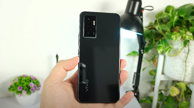 Vivo V23e 128GB với thiết kế mỏng nhẹ, đơn giản
