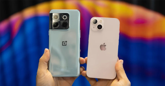 So sánh OnePlus 10T và iPhone 13: Khác biệt lớn về tốc đô sạc