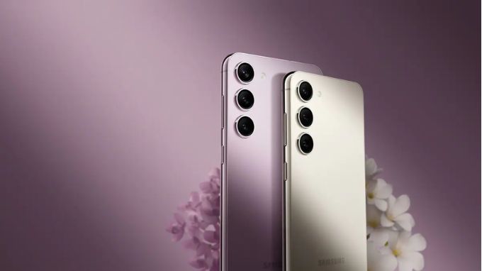 iPhone 14 Pro Max và Samsung Galaxy S24 màn hình