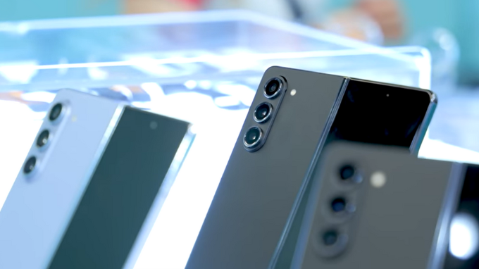 Galaxy Z Fold 5 512GB cạnh tranh MacBook tại Di Động Mỹ