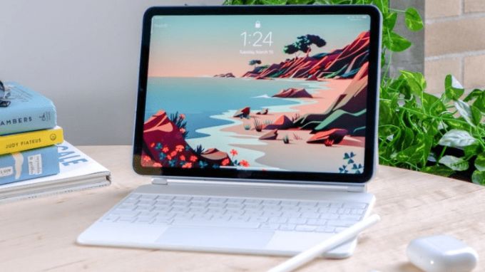 màn hình iPad Air 5 và Samsung Galaxy Tab S9