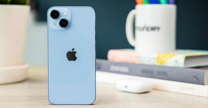 iPhone 14 có lu mờ khi iPhone 15 ra mắt: Nên mua máy nào?