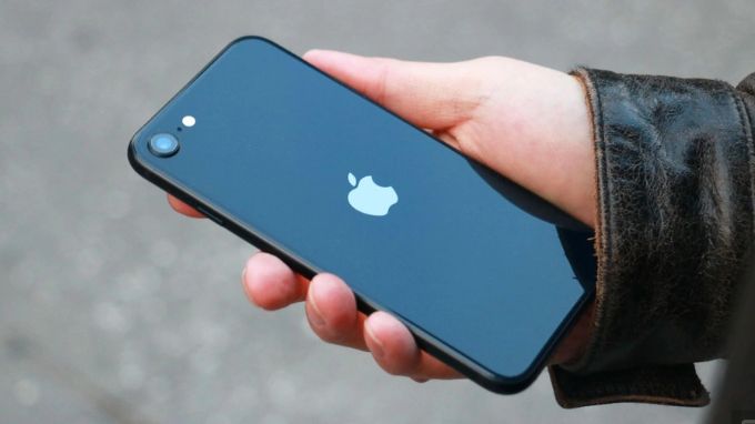 điện thoại giá rẻ iPhone SE 2022