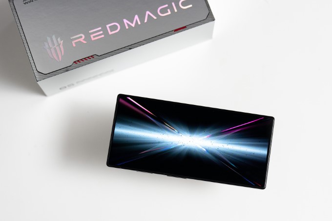 Thiết kế gaming đỉnh cao: Sự đồng điệu giữa Pro và Pro+.