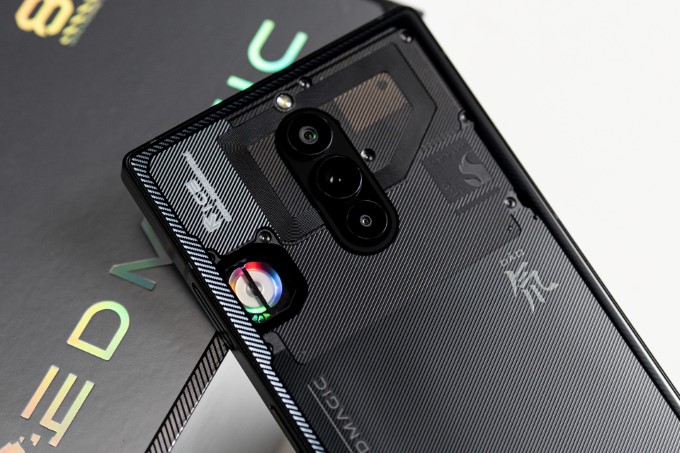 Ba camera 50MP đa năng