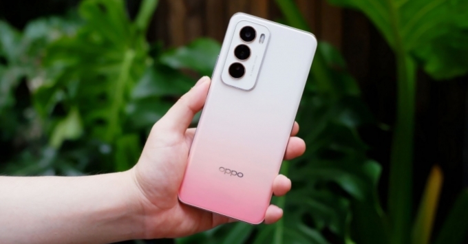 OPPO Reno12 chơi game có tốt không về âm thanh