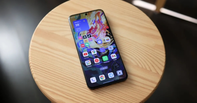 OPPO Reno12 chơi game có tốt không về màn hình