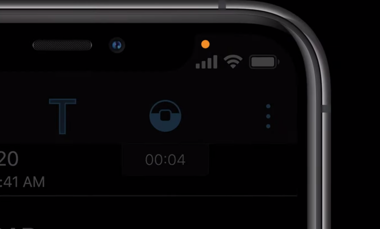 Hãy cảnh giác nếu camera hoặc micro tự động bật lên.