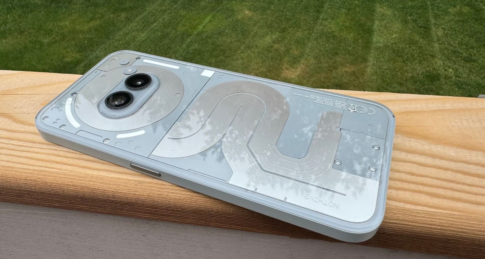 Nothing Phone 2a Plus có RAM lớn hơn nhưng chỉ có 1 dung lượng lưu trữ là 256GB