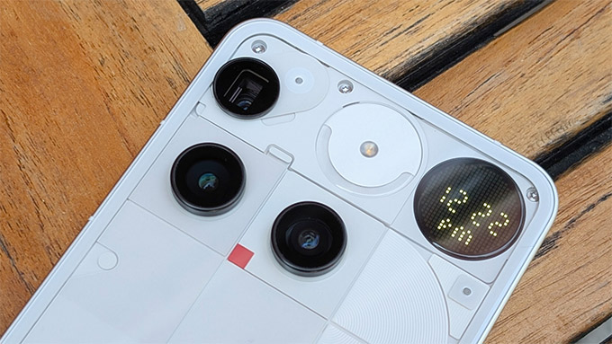 Nothing Phone (3) mang đến một cụm ba camera 50MP
