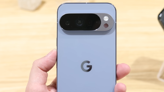 Hệ thống camera triple AI với zoom 100x ấn tượng