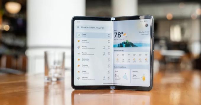Màn hình chính OLED 7.9 inch của Pixel 10 Pro Fold 512GB cho trải nghiệm giải trí đắm chìm.