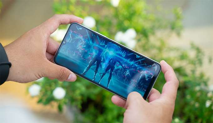 vivo Y18s sử dụng tấm nền IPS LCD mang lại màu sắc và góc nhìn tốt hơn