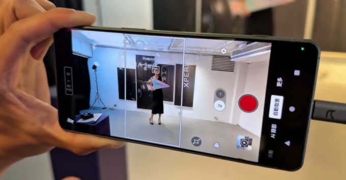 So sánh khả năng chụp ảnh trong điều kiện thiếu sáng giữa Xperia 1 VII và Xiaomi 15 Ultra với ảnh minh họa thực tế.