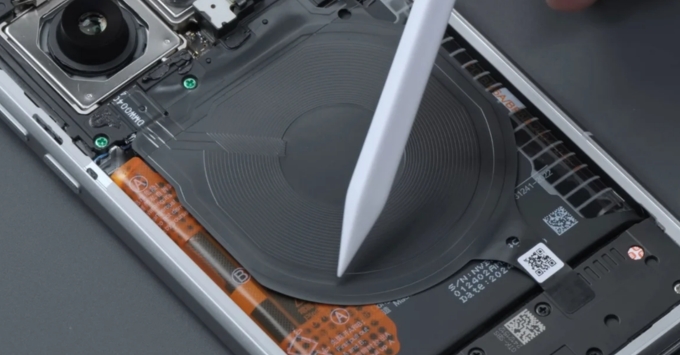 Bảng thông số kỹ thuật chi tiết của Sony Xperia 1 VII và Xiaomi 15 Ultra, bao gồm chip, RAM, bộ nhớ trong, pin.