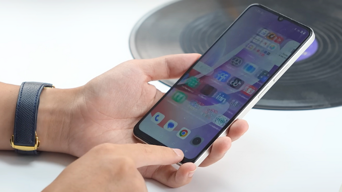 Tần số quét 90Hz mang đến sự mượt mà trên realme Note 70