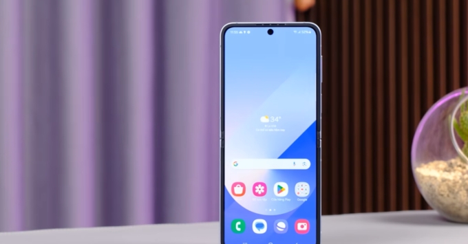Dung lượng pin 4300mAh là một nâng cấp đáng giá cho dòng điện thoại gập siêu mỏng.