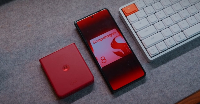Motorola Razr Fold trang bị chip Snapdragon 8 Gen 5