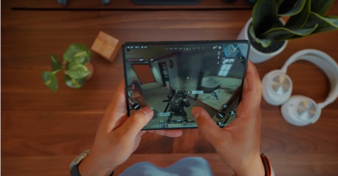 Motorola Razr Fold chơi game đồ họa cao với khả năng kiểm soát nhiệt tốt