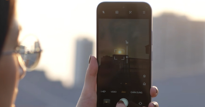 Thuật toán làm đẹp da tự nhiên của camera trên OPPO A6t.