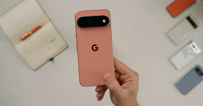 Google Pixel 11 Pro XL với thiết kế mặt lưng kính và cụm camera ngang đặc trưng