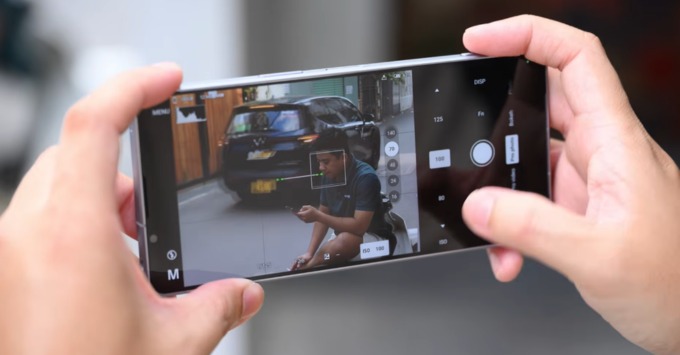 Sony Xperia 1 VIII sử dụng camera tele 48MP để chụp ảnh với khả năng kiểm soát thủ công