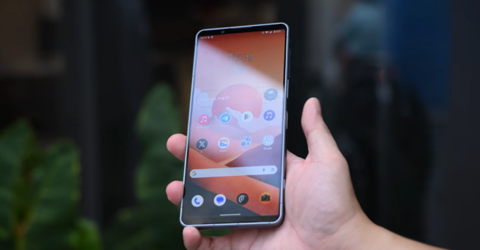 Sony Xperia 1 VIII với màn hình OLED 120Hz và thiết kế hiển thị không đục lỗ
