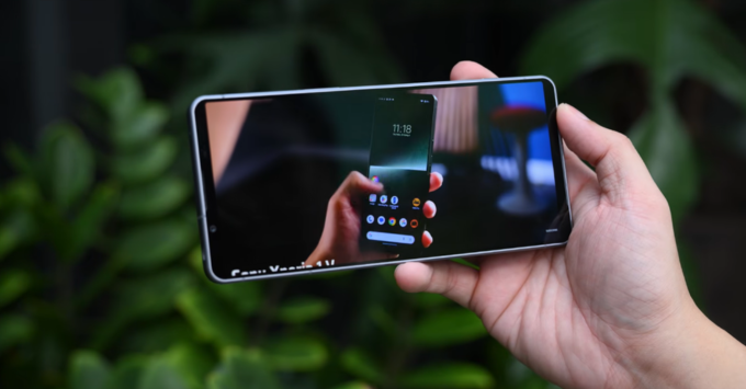 Màn hình OLED 6.5 inch 120Hz không đục lỗ trên Sony Xperia 1 VIII