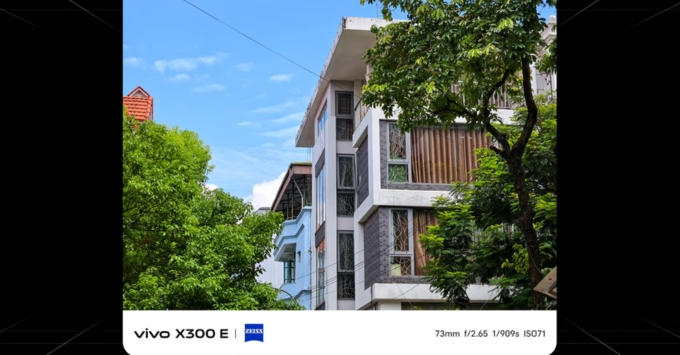 Vivo X300 E với hệ thống camera ZEISS gồm camera chính 50MP và camera telephoto 50MP