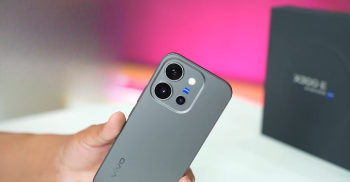 Vivo X300 E camera 50MP và camera tele tiềm vọng 50MP