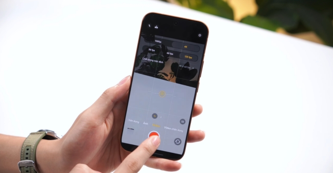 Vivo X300 E quay video với hệ thống chống rung OIS và EIS
