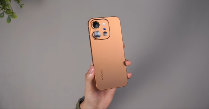 Vivo X300 E với thiết kế mặt lưng kính và cụm camera ngang