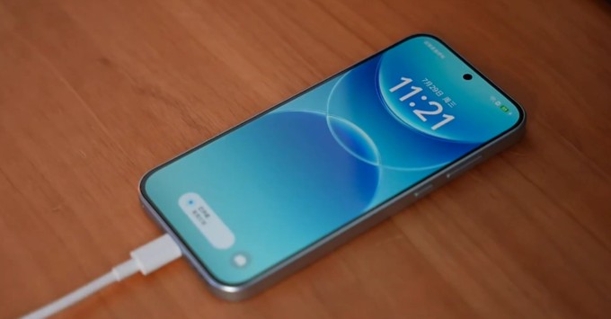 Sạc nhanh SuperVOOC 80W giúp hồi phục năng lượng cho viên pin 10.000mAh một cách nhanh chóng và an toàn.