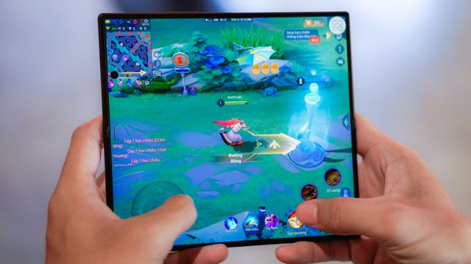 Chơi game trên Samsung Galaxy Z Fold8 Ultra