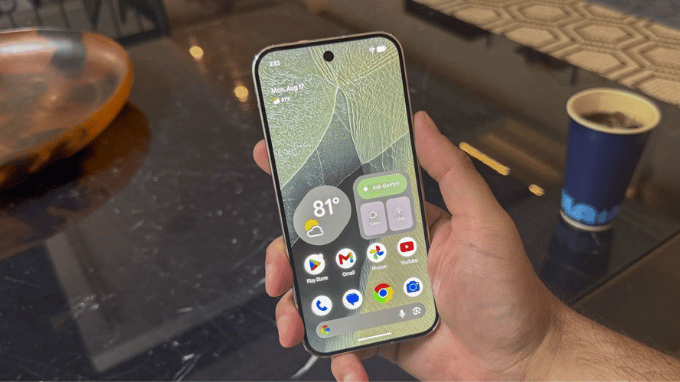 Pixel 11 Pro kết hợp màn hình sắc nét với kích thước vừa tay