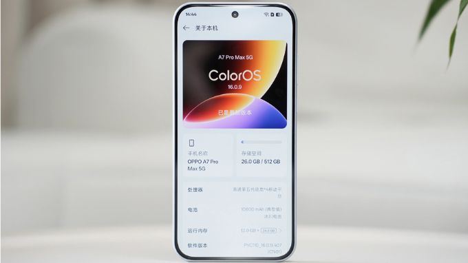 OPPO A7 Pro Max được trang bị màn hình AMOLED kích thước 6.78 inch