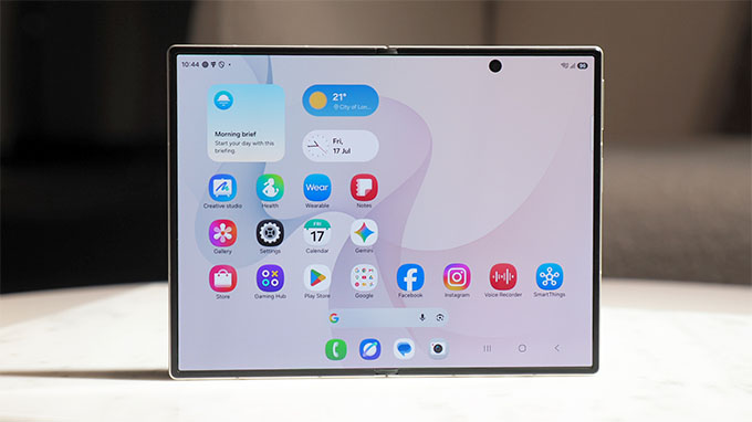 Cả hai máy Galaxy Z Fold8 vs Huawei Pura X Max đều trang bị màn hình cỡ lớn (7.6" và 7.7")