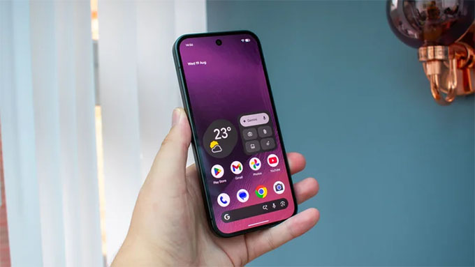 Màn hình OLED Actua 6,3 inch với tần số quét 120Hz tiếp tục là điểm mạnh quen thuộc khi đánh giá Google Pixel 11