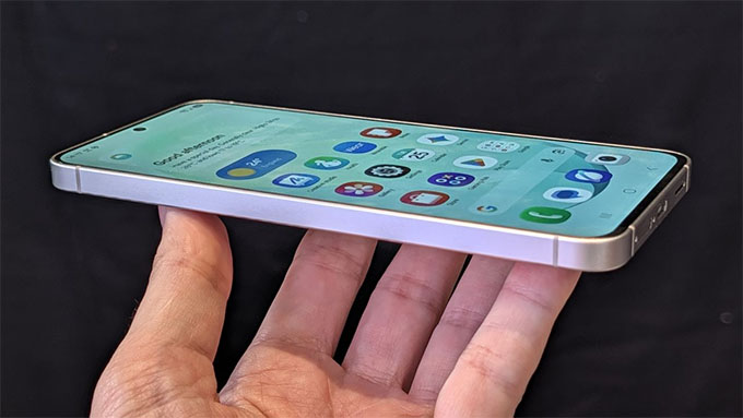 Mặt trước Galaxy S26 FE là tấm nền Dynamic AMOLED 2X độ phân giải FHD+