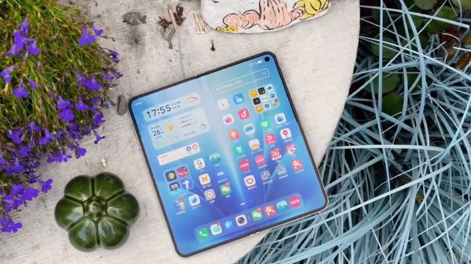 Vivo X Fold6 sở hữu màn hình sắc nét, sống động