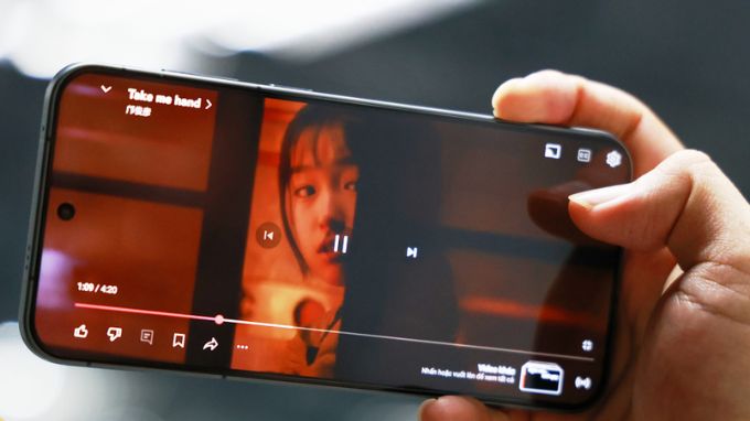 Vivo X300 được trang bị màn hình AMOLED kích thước 6.78 inch