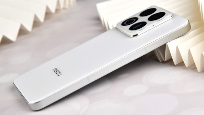 Điện thoại Meizu 22 thì sử dụng công nghệ pin silicon-carbon