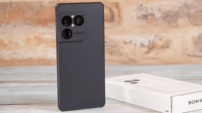 Xperia 1 VIII giữ dáng dài với mặt lưng Ore Texture